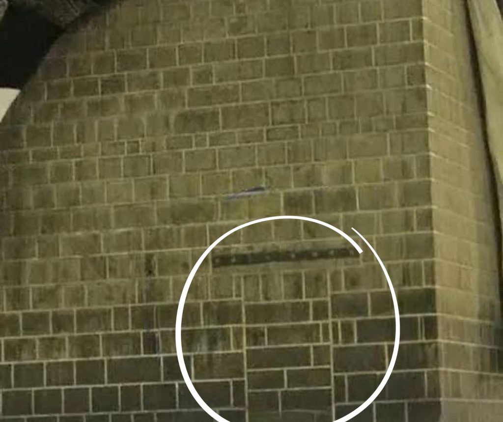 কাবার সেই বন্ধ দরজা